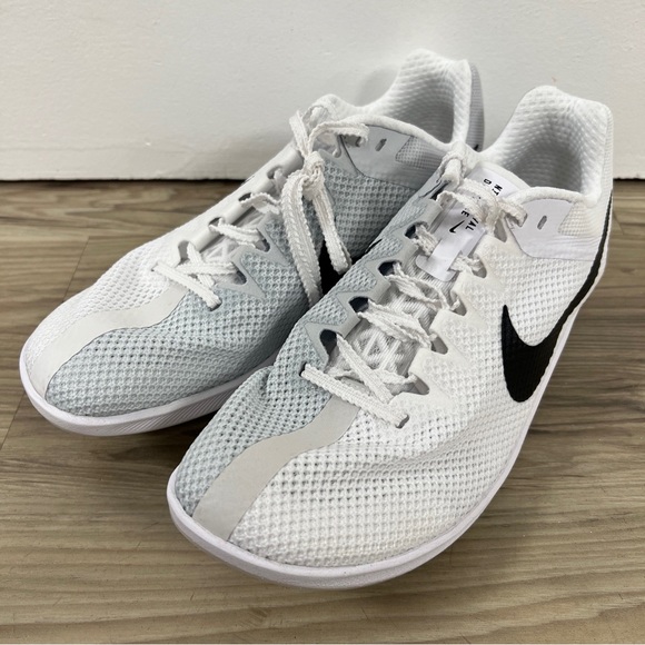 white nike distance spikes